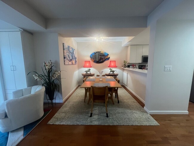 Building Photo - Elegant fully furnished one bedroom in Opera Plaza