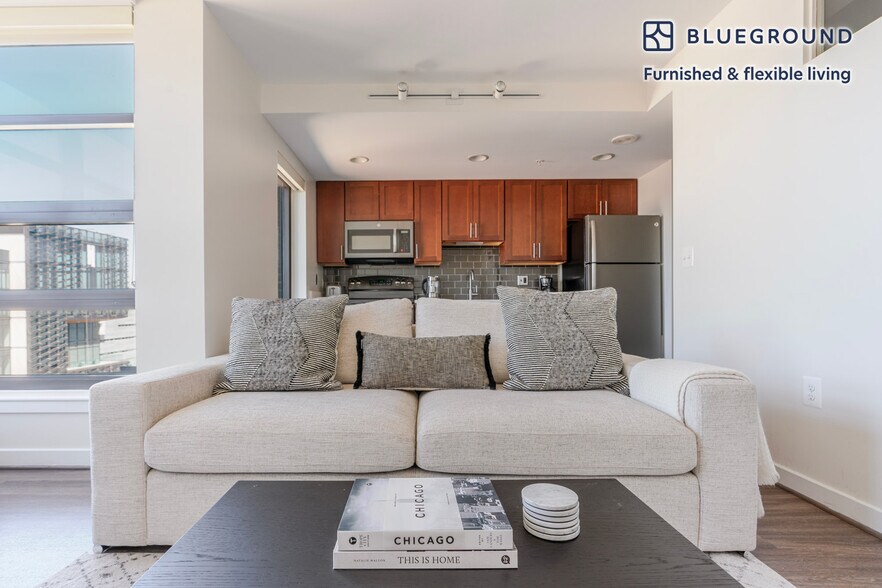 Building Photo - 3444 Fairfax Dr