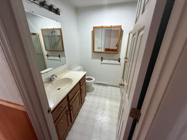 Building Photo - Spacious 4-Bedroom, 3-Bath Home in a Desir...