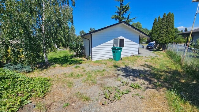 Building Photo - 2400 Carpenter St