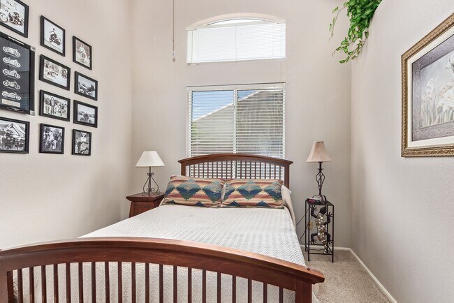 Building Photo - Gorgeous Winter Retreat - Fully Furnished
