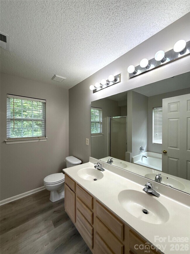 Building Photo - 432 McGinn Grove Dr