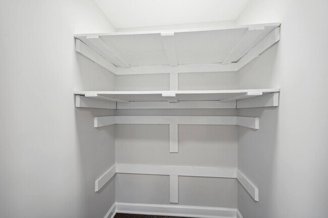 Building Photo - Lovely 3 BR/2 BA Condo in Barry Farm!