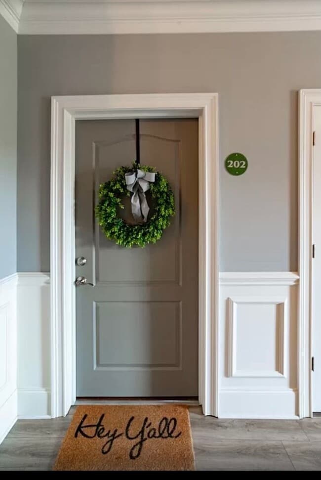 Building Photo - Newly Renovated! Music Row Gated Condo