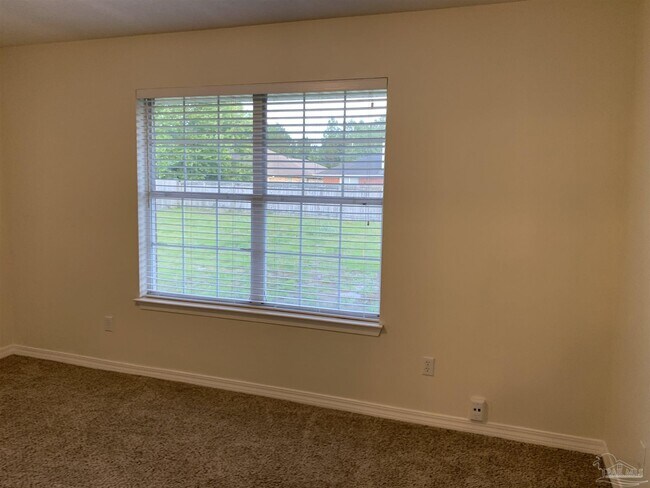 Building Photo - 4003 Lochmoor Dr