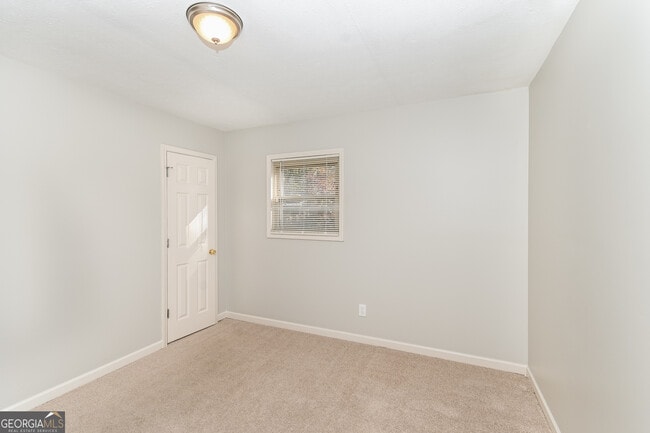 Building Photo - 1135 Pontiac Cir