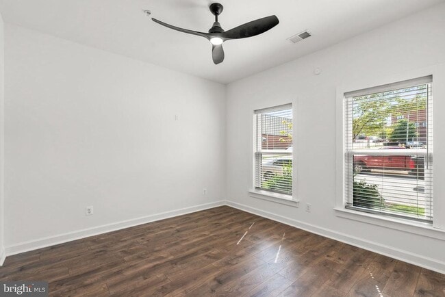 Building Photo - 921 Grundy St