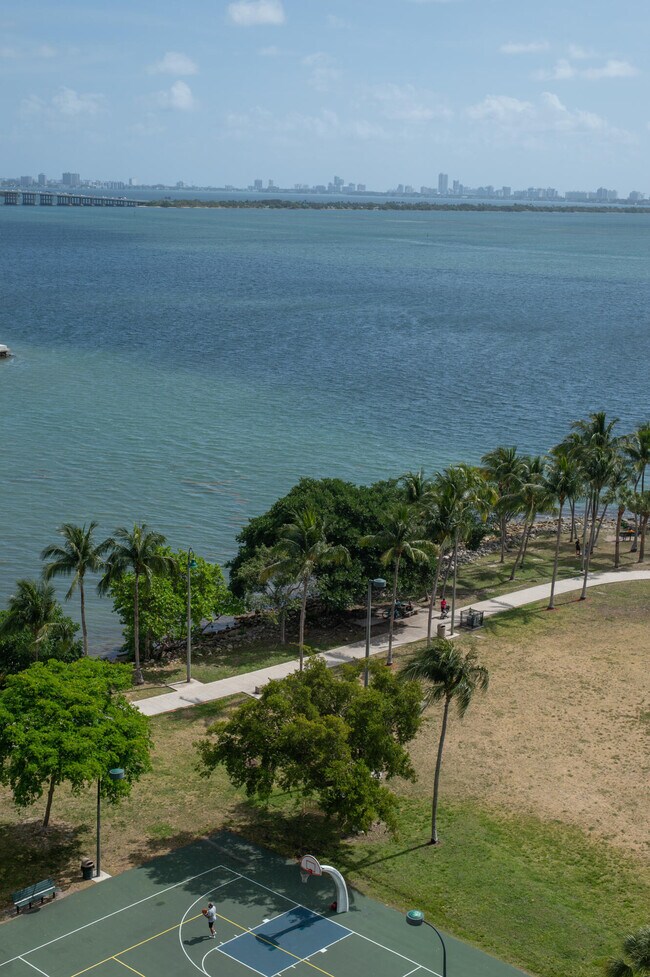 Building Photo - 1900 N Bayshore Dr