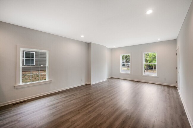 Building Photo - 114 N Guthrie Ave