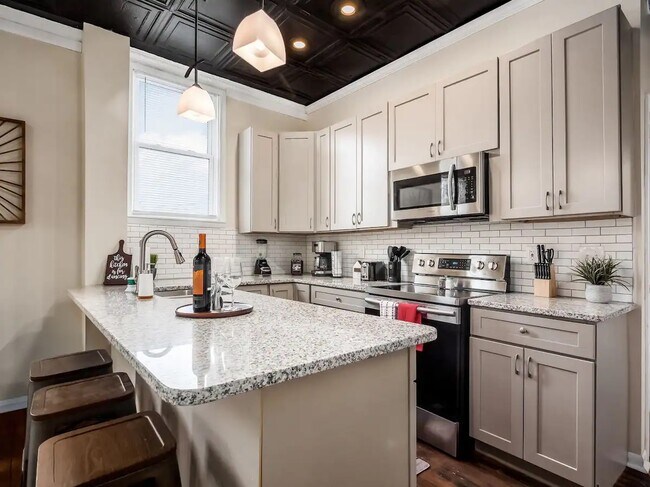 Building Photo - 164 E Mithoff St