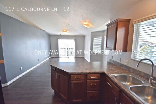 Building Photo - Stunning 3 Bed Sandy Condo! No Deposit Opt...