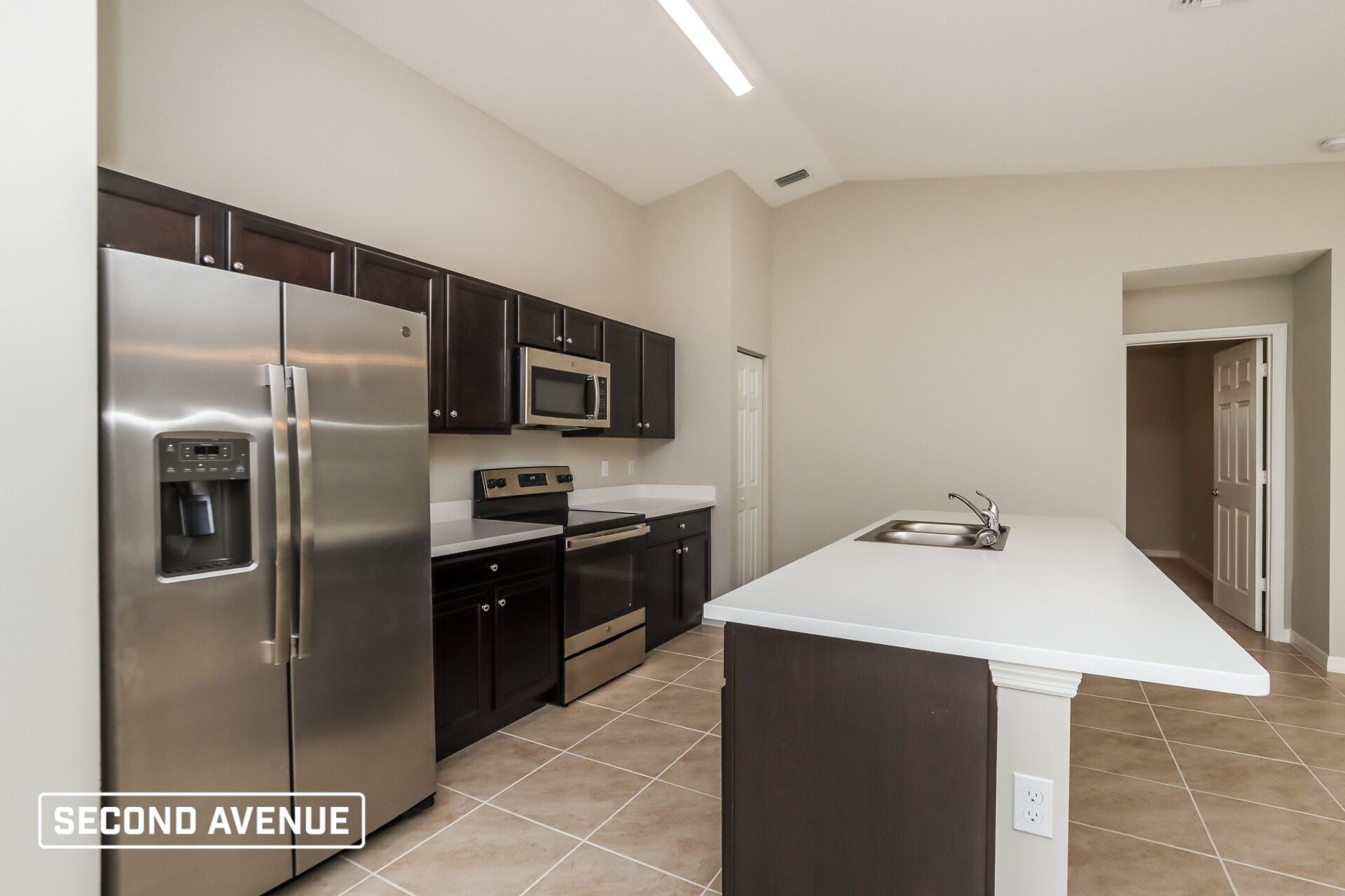 Building Photo - 1576 Summit Rd