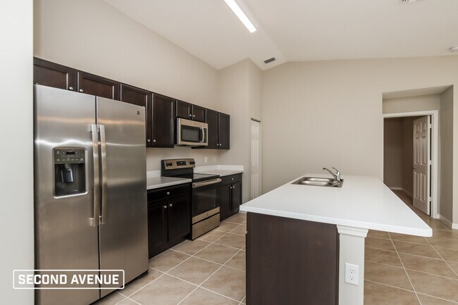 Building Photo - 1576 Summit Rd