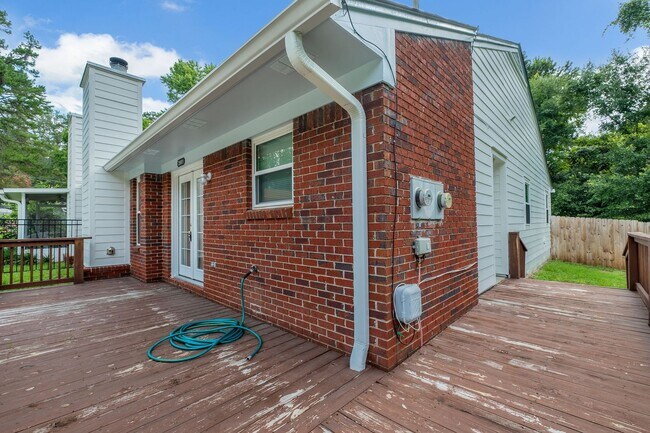 Building Photo - NW Tallahassee Duplex