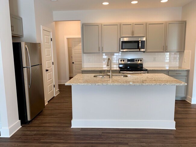 Building Photo - Spacious home with Garage and Fenced Backy...