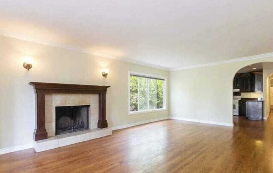 Building Photo - 3905 Revere Ave