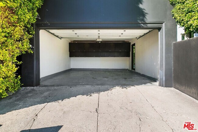 Building Photo - 903 N Crescent Heights Blvd