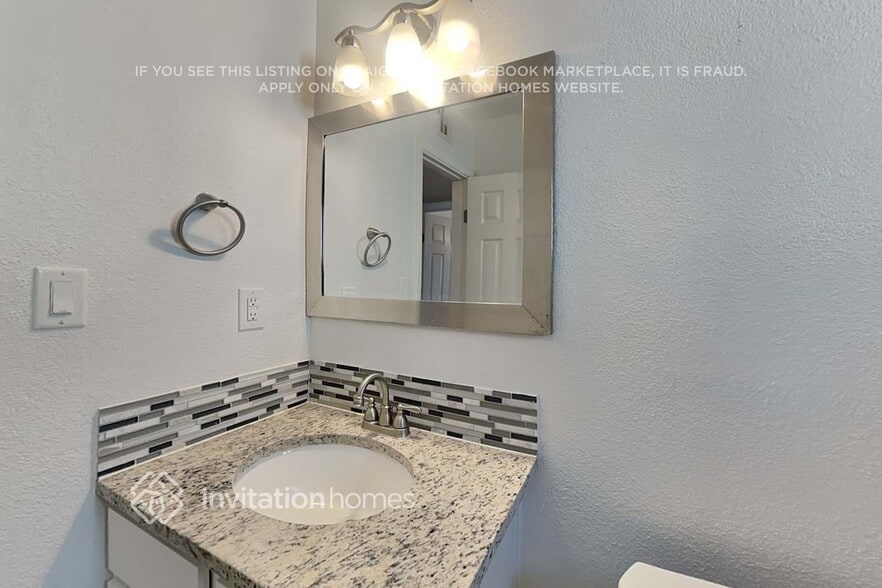 Building Photo - 505 E Hermosa Dr