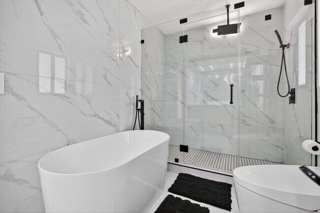 Building Photo - 511 S Riverhills Dr