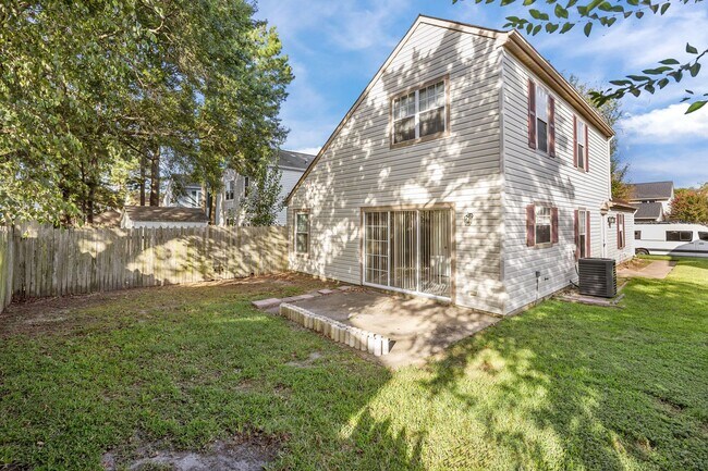 Building Photo - Just Renovated & Ready for You!
