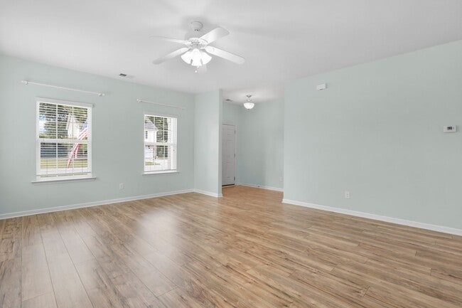 Building Photo - 5-Bedroom Buckhead East Home with Modern Kitchen & Large Fenced Yard