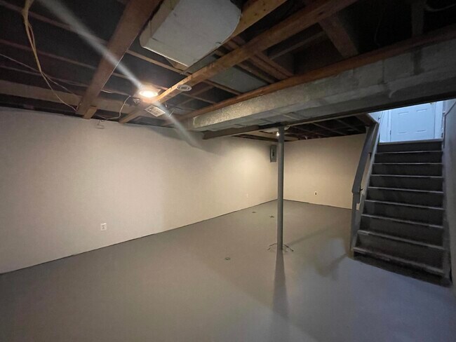 Building Photo - 18943 Greydale Ave