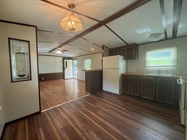 Building Photo - 2 Bedroom 2 Bath Mobile Home in Greeneville, TN