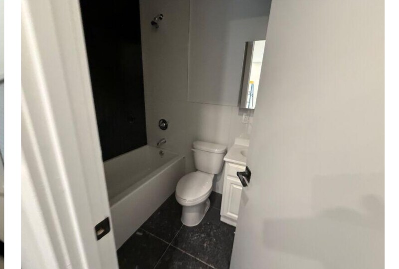 Building Photo - 386 E 31st St