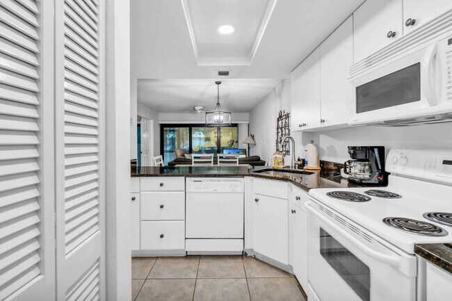 Building Photo - 600 Neapolitan Way