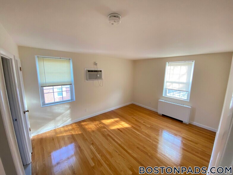 Building Photo - 8 Captain Parker Arms