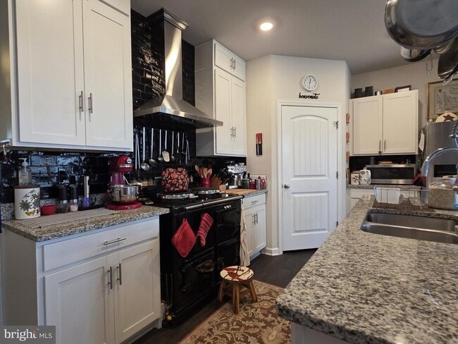 Building Photo - 268 Coral Ct