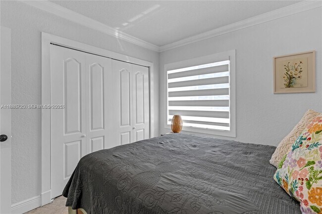 Building Photo - 9901 SW 35th Terrace