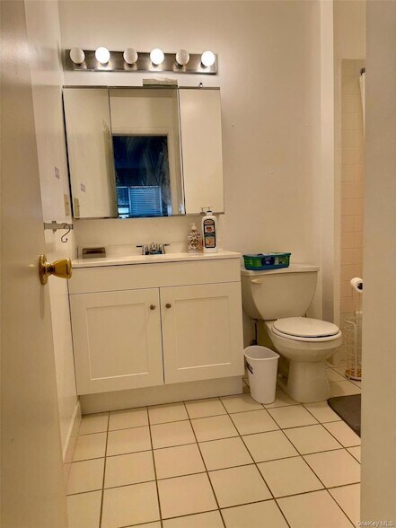 Building Photo - 51 Deer Ct Dr