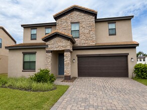 Building Photo - Spacious 6-Bedroom Home with 6.5 Baths in Haines City!