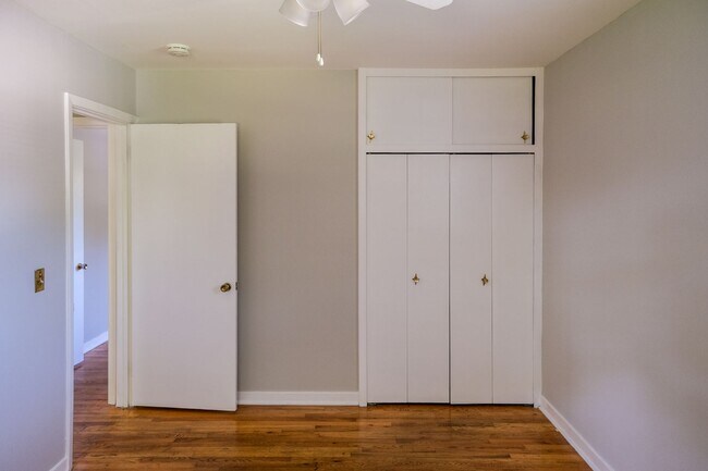 Building Photo - 6 Hardale Ln