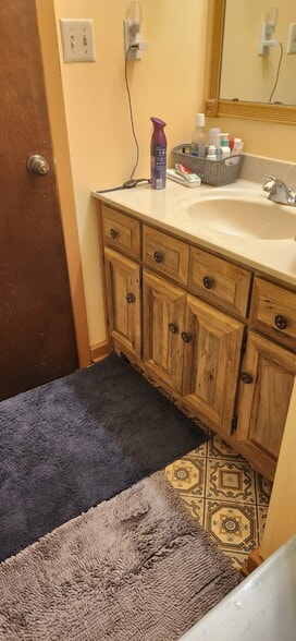 Vinyl flooring in bathroom - 2116 Thaler Ave