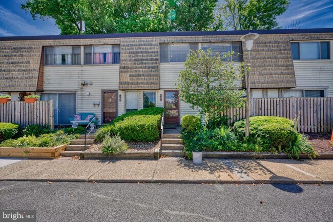 Building Photo - 7304 Park Village Ct