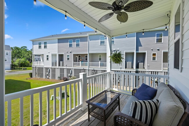 Building Photo - 210 Winding River Dr