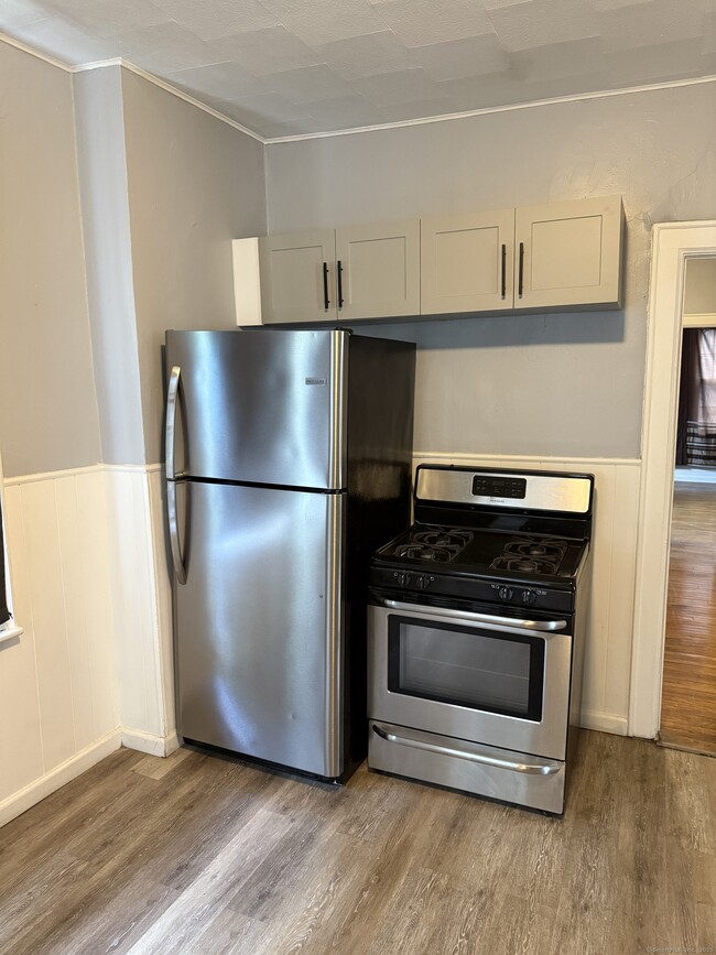 Building Photo - 34 Groton St