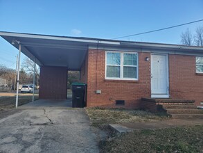 Building Photo - Section 8 accepted 2-Bedroom Retreat in Huntsville – Cozy Living with 803 Sq Ft!"