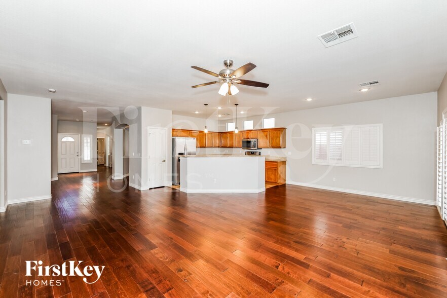 Building Photo - 10564 Bardilino St
