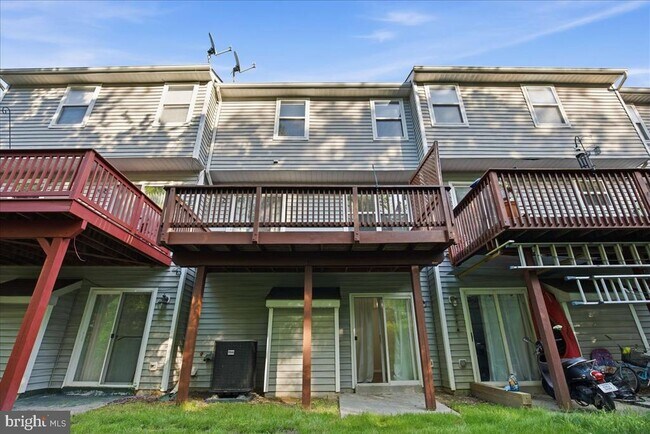 Building Photo - 8000 Delores Ct