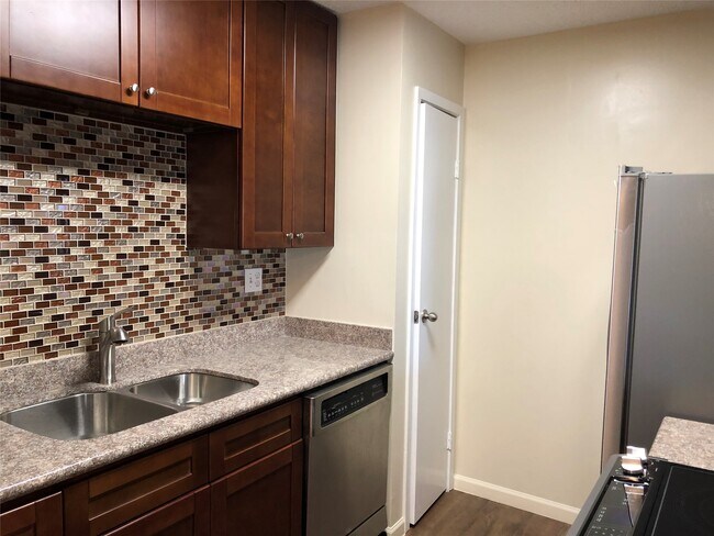 Building Photo - 10053 Westpark Dr