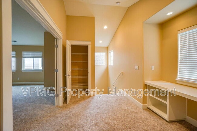 Building Photo - 1403 SE 194th Pl