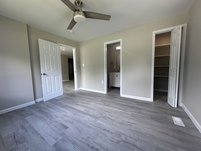 Building Photo - 607 New River Dr