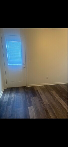 Building Photo - 2318 Burnside Dr
