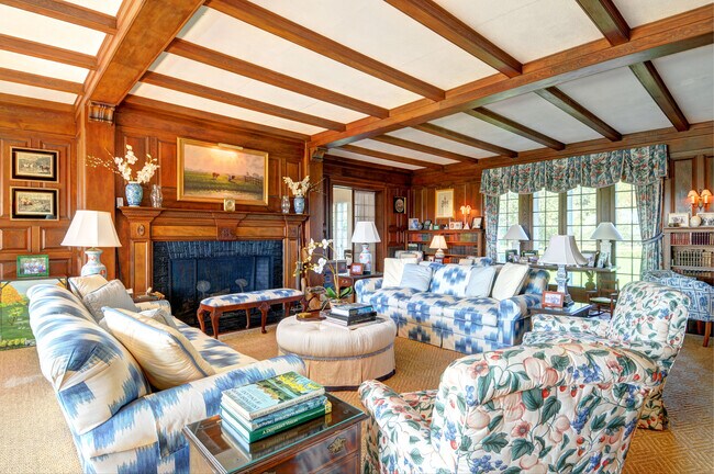 Building Photo - 18 Further Ln