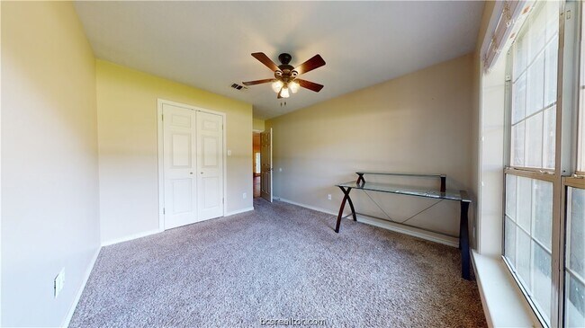 Building Photo - 1215 Glade St