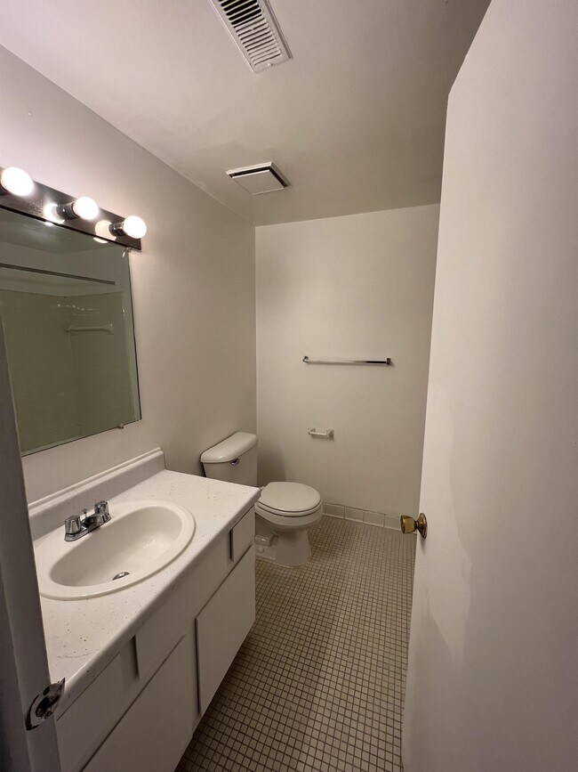 Building Photo - 24891 Mayfair St