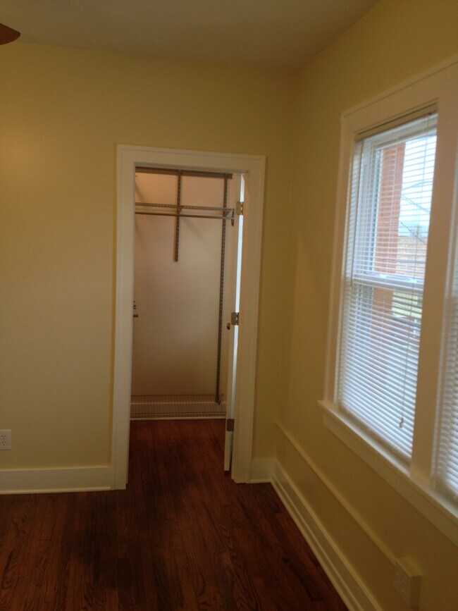 Building Photo - 116 Oak Hill Ave Ave